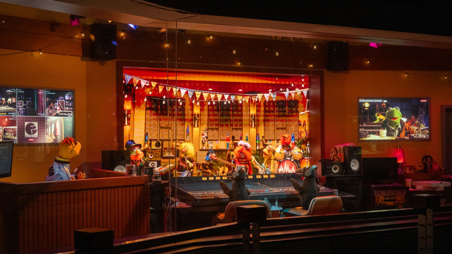 Rock 'n' Roller Coaster Updated Pre Show